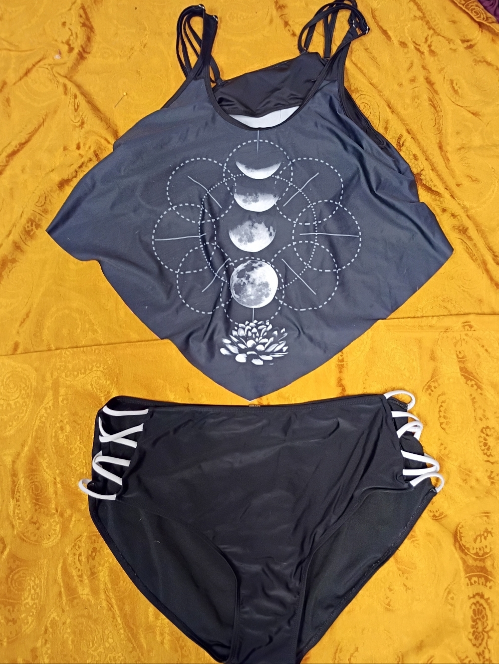 Rose Gal Two Piece Celestial Moon Phases With Lotus Flower Size 2XL (18)